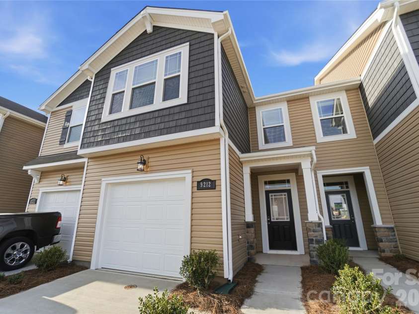 5212 Wyes Oak Lane, Charlotte, NC 28269.  MLS# CAR4427128, YatesRealty ID 52254. PHOTOS ARE REPRESENTATIVE