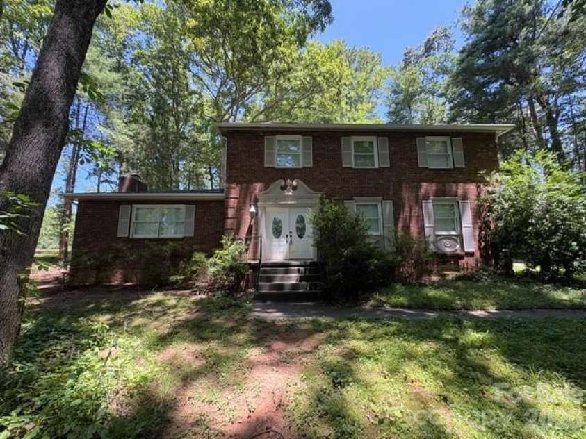 31 Spring Forest Circle, Asheville, NC 28803.  MLS# CAR4398123, YatesRealty ID 52255. 