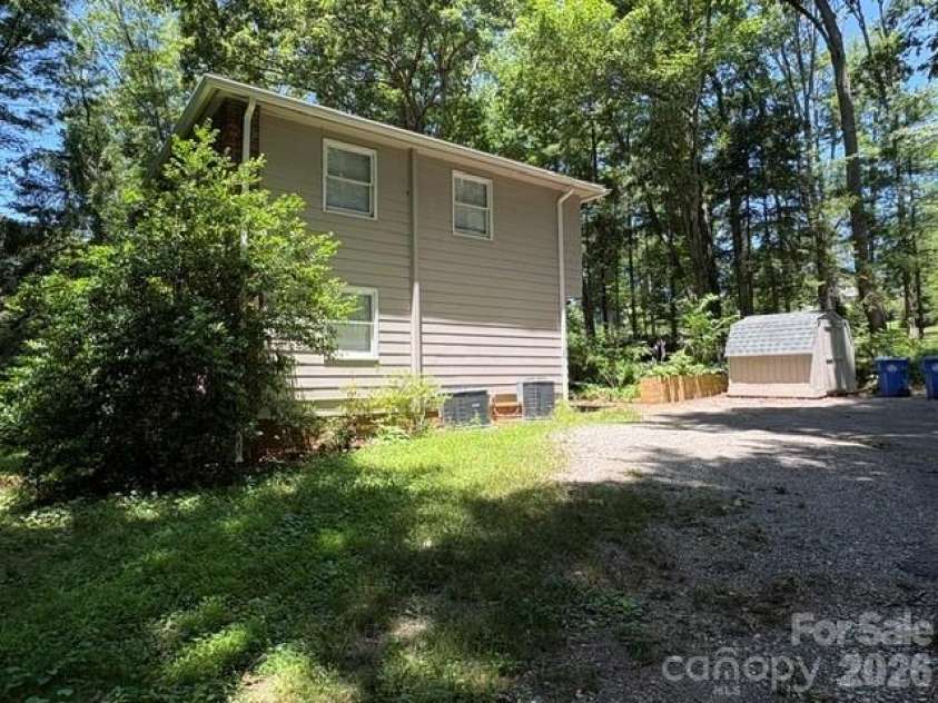 31 Spring Forest Circle, Asheville, NC 28803.  MLS# CAR4398123, YatesRealty ID 52255. 