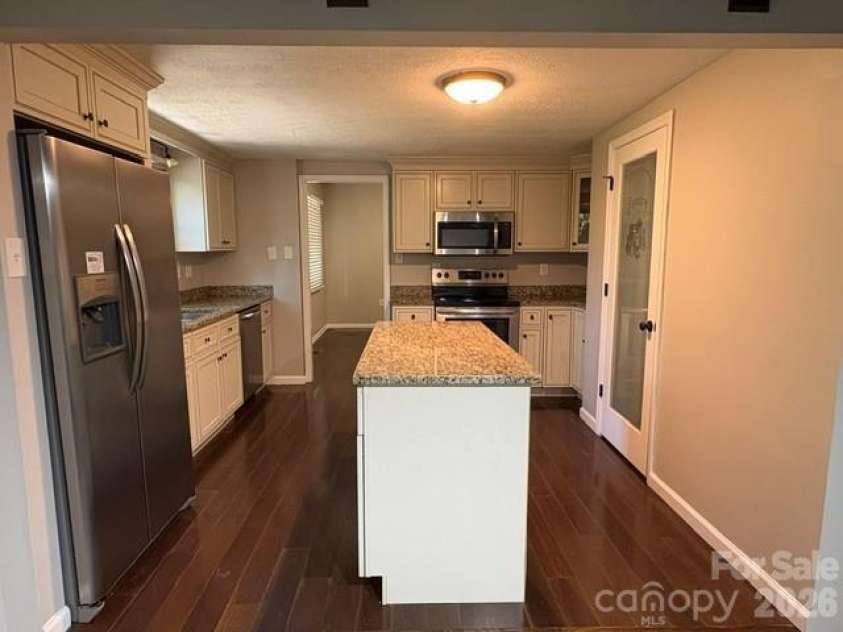 31 Spring Forest Circle, Asheville, NC 28803.  MLS# CAR4398123, YatesRealty ID 52255. 