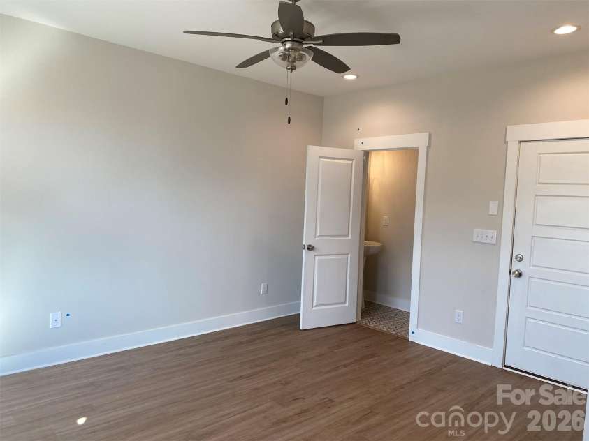 930 Callahan Street, Charlotte, NC 28206.  MLS# CAR4208924, YatesRealty ID 5226. 1st Floor Flex Room
