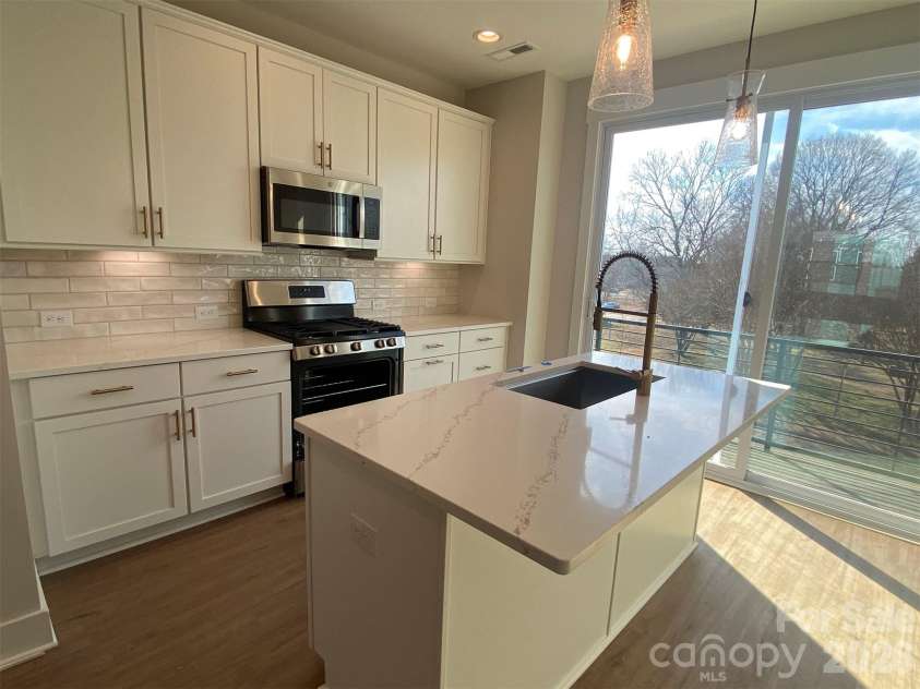 930 Callahan Street, Charlotte, NC 28206.  MLS# CAR4208924, YatesRealty ID 5226. Kitchen
