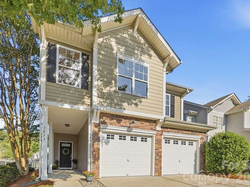 1813 Crabapple Tree Lane, Charlotte, NC 28214.  MLS# CAR4422884, YatesRealty ID 52260. 