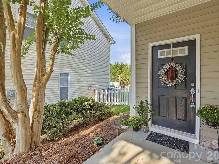 1813 Crabapple Tree Lane, Charlotte, NC 28214.  MLS# CAR4422884, YatesRealty ID 52260. 