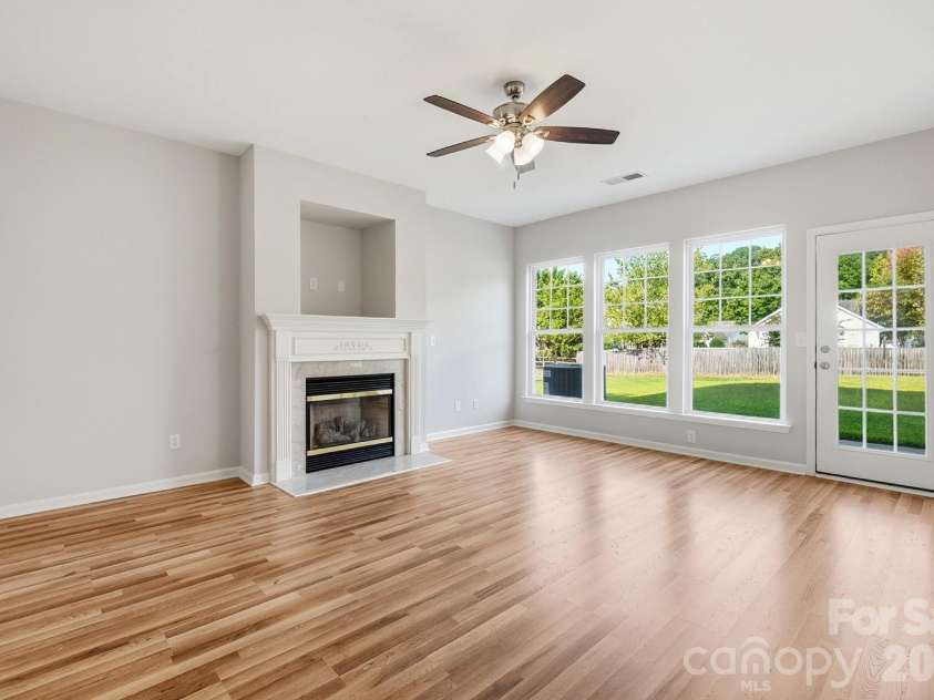 1813 Crabapple Tree Lane, Charlotte, NC 28214.  MLS# CAR4422884, YatesRealty ID 52260. 