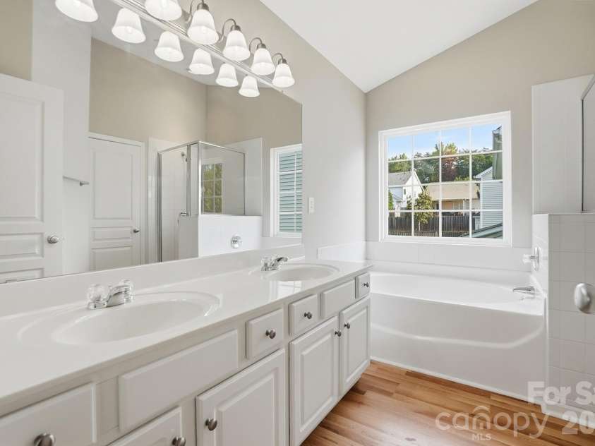 1813 Crabapple Tree Lane, Charlotte, NC 28214.  MLS# CAR4422884, YatesRealty ID 52260. 