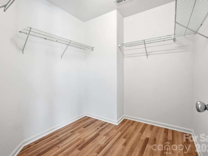 1813 Crabapple Tree Lane, Charlotte, NC 28214.  MLS# CAR4422884, YatesRealty ID 52260. 