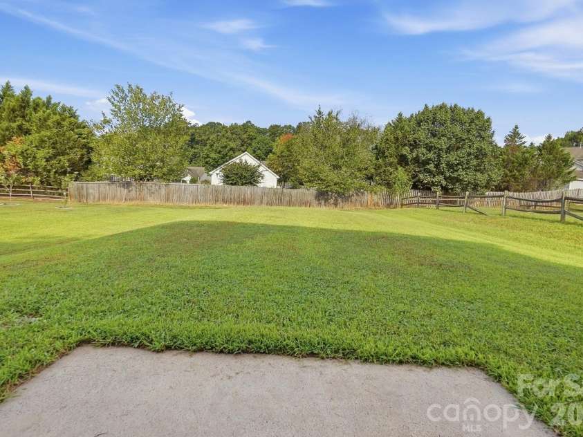 1813 Crabapple Tree Lane, Charlotte, NC 28214.  MLS# CAR4422884, YatesRealty ID 52260. 