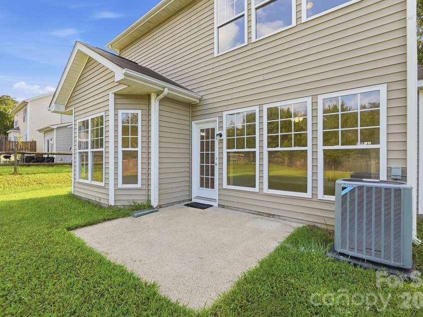 1813 Crabapple Tree Lane, Charlotte, NC 28214.  MLS# CAR4422884, YatesRealty ID 52260. 