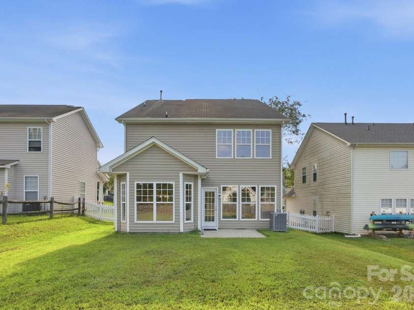 1813 Crabapple Tree Lane, Charlotte, NC 28214.  MLS# CAR4422884, YatesRealty ID 52260. 