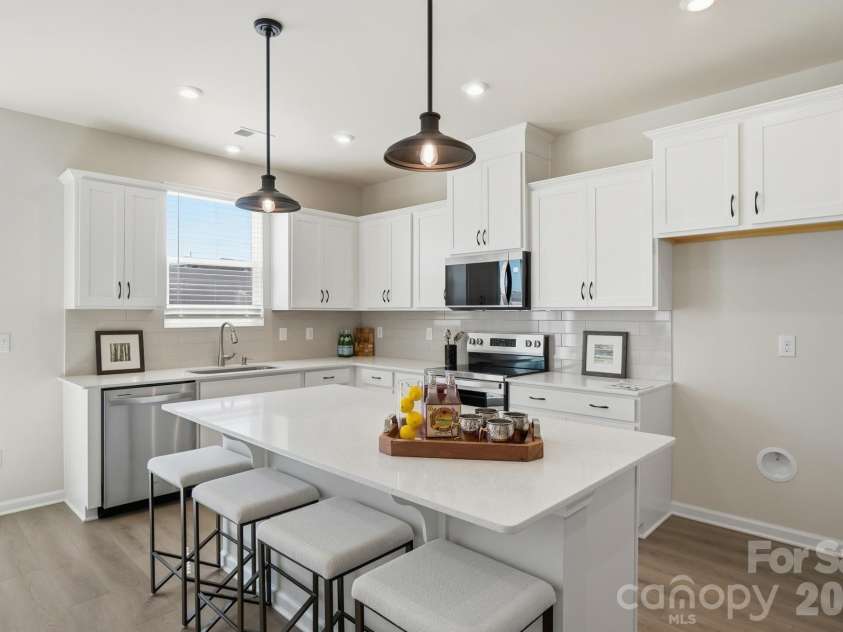 5222 Wyes Oak Lane, Charlotte, NC 28269.  MLS# CAR4427140, YatesRealty ID 52262. 