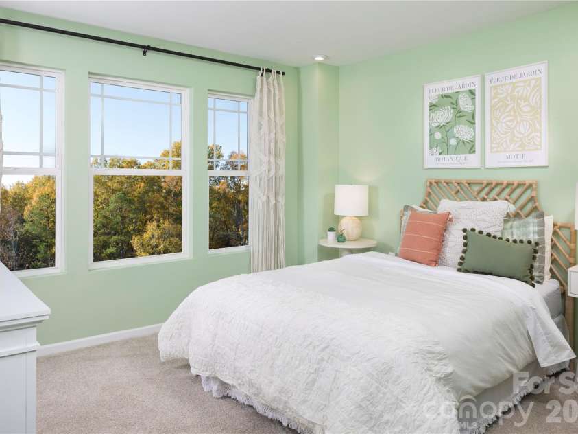 5222 Wyes Oak Lane, Charlotte, NC 28269.  MLS# CAR4427140, YatesRealty ID 52262. 