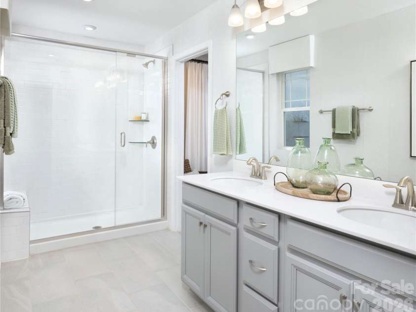 5222 Wyes Oak Lane, Charlotte, NC 28269.  MLS# CAR4427140, YatesRealty ID 52262. 