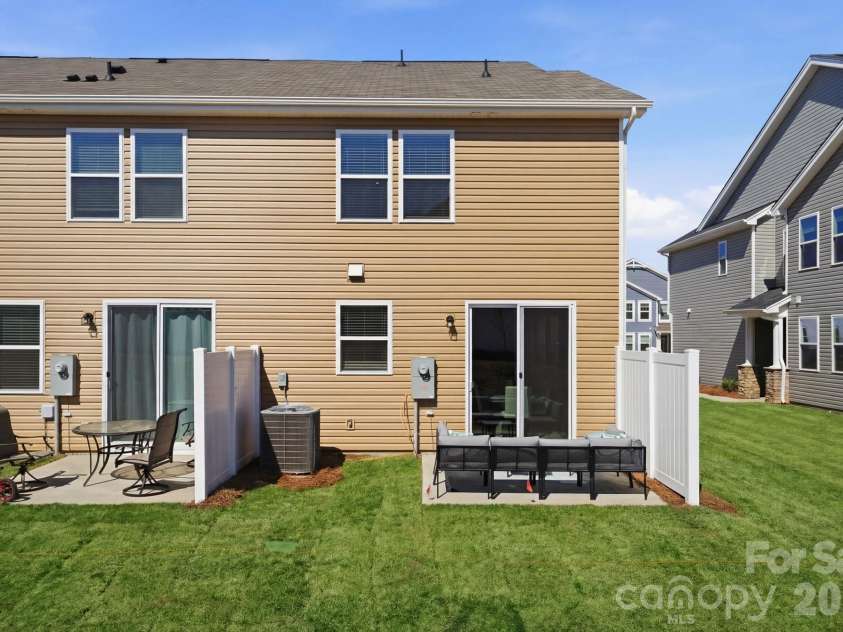 5222 Wyes Oak Lane, Charlotte, NC 28269.  MLS# CAR4427140, YatesRealty ID 52262. 