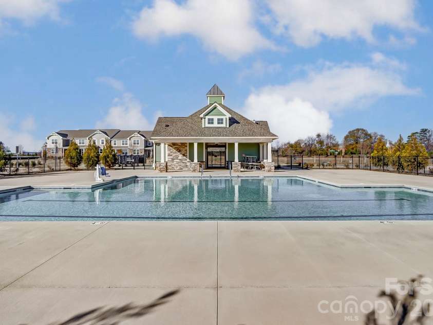 5222 Wyes Oak Lane, Charlotte, NC 28269.  MLS# CAR4427140, YatesRealty ID 52262. 