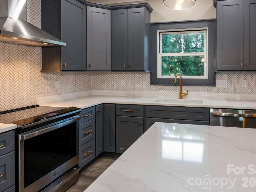 264 Elm Street, Rutherfordton, NC 28139.  MLS# CAR4426947, YatesRealty ID 52264. 