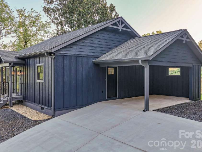 264 Elm Street, Rutherfordton, NC 28139.  MLS# CAR4426947, YatesRealty ID 52264. 