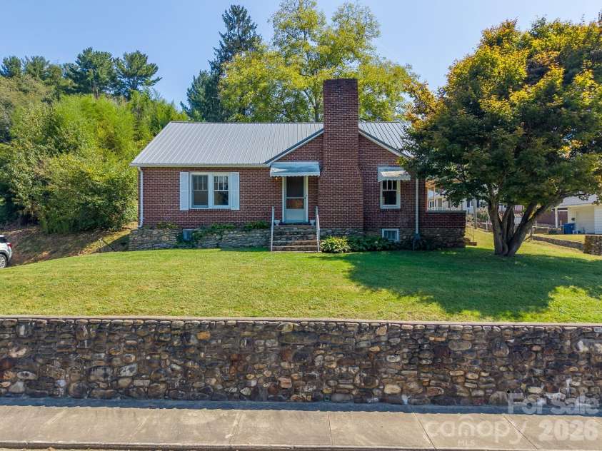 314 Trammell Avenue, Canton, NC 28716.  MLS# CAR4423892, YatesRealty ID 52265. 