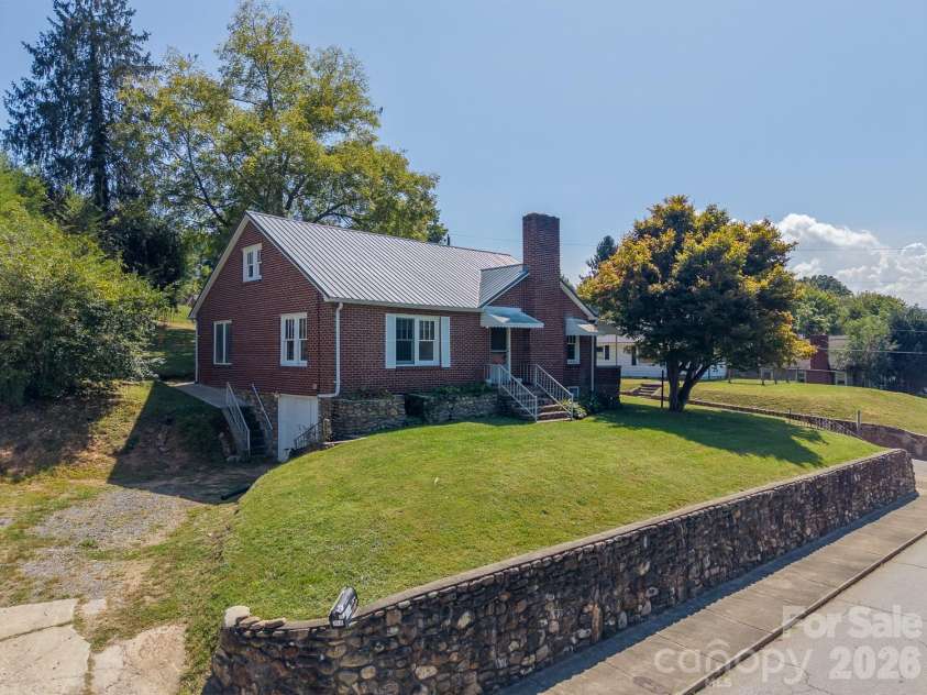 314 Trammell Avenue, Canton, NC 28716.  MLS# CAR4423892, YatesRealty ID 52265. 