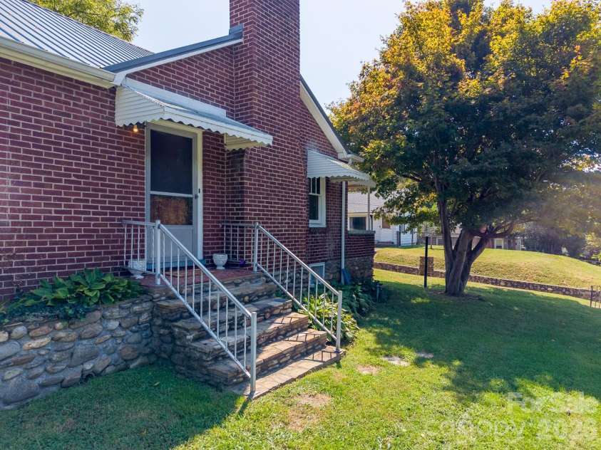 314 Trammell Avenue, Canton, NC 28716.  MLS# CAR4423892, YatesRealty ID 52265. 