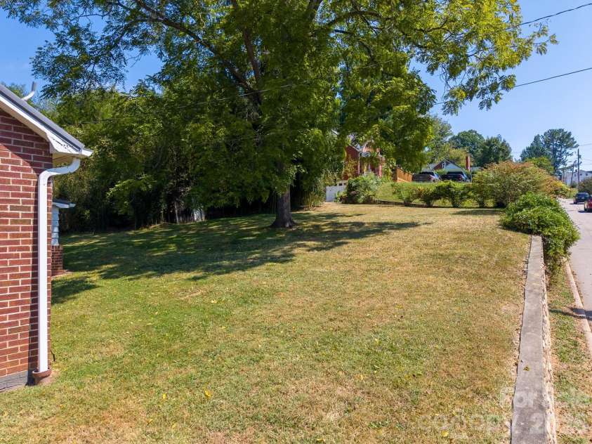 314 Trammell Avenue, Canton, NC 28716.  MLS# CAR4423892, YatesRealty ID 52265. 