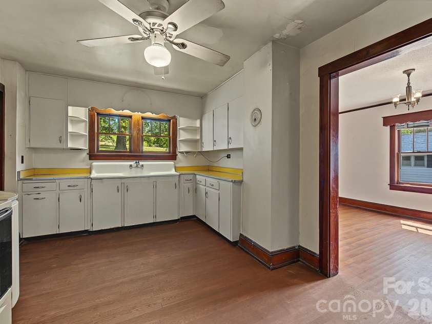 314 Trammell Avenue, Canton, NC 28716.  MLS# CAR4423892, YatesRealty ID 52265. Kitchen