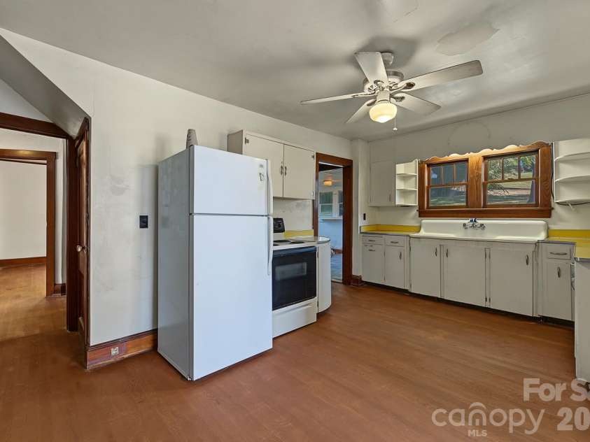 314 Trammell Avenue, Canton, NC 28716.  MLS# CAR4423892, YatesRealty ID 52265. Kitchen