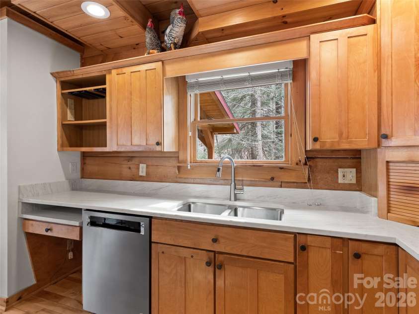 133 Smokemont Drive, Arden, NC 28704.  MLS# CAR4426881, YatesRealty ID 52266. 