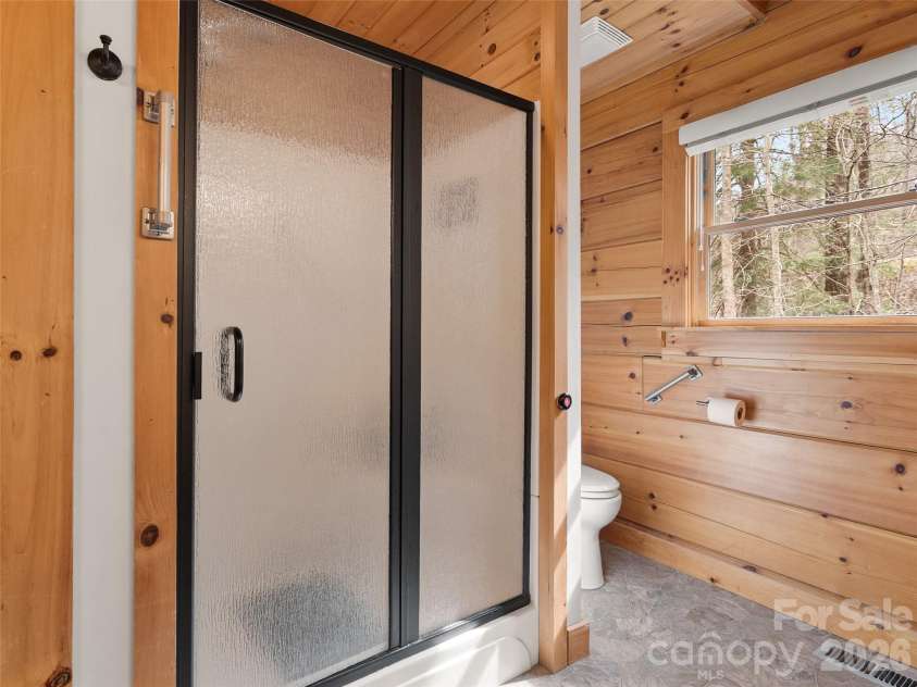 133 Smokemont Drive, Arden, NC 28704.  MLS# CAR4426881, YatesRealty ID 52266. Walk-in shower