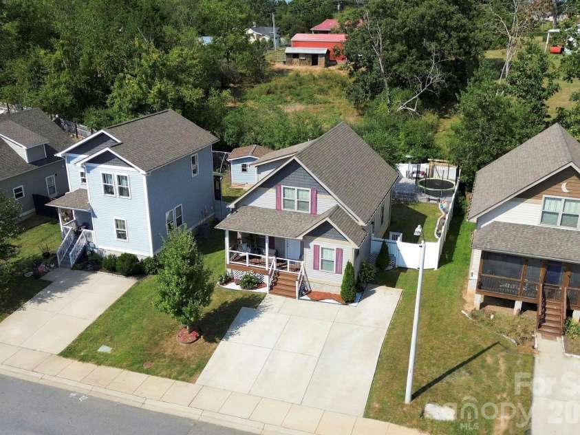 11 Yarrow Meadow Road, Weaverville, NC 28787.  MLS# CAR4427003, YatesRealty ID 52269. 