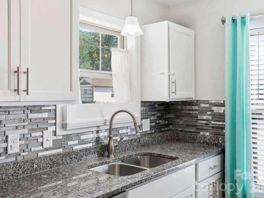 11 Yarrow Meadow Road, Weaverville, NC 28787.  MLS# CAR4427003, YatesRealty ID 52269. 