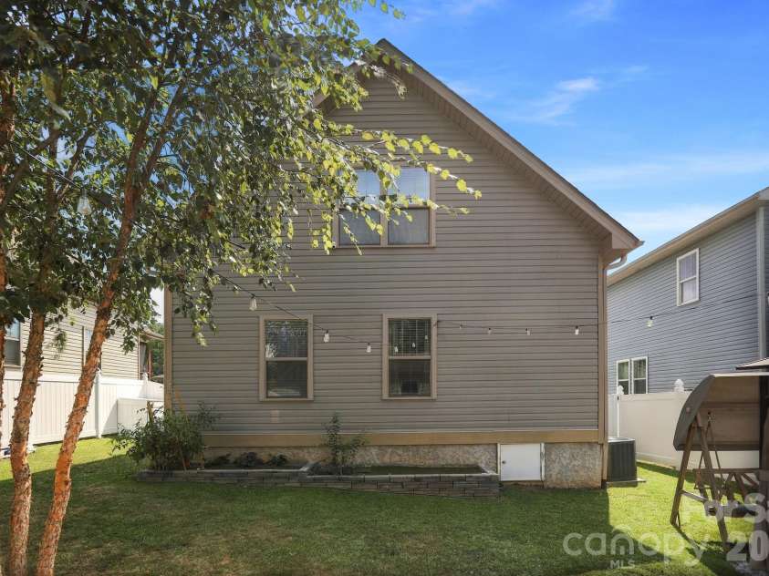 11 Yarrow Meadow Road, Weaverville, NC 28787.  MLS# CAR4427003, YatesRealty ID 52269. 