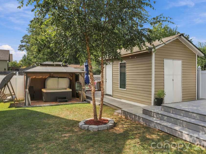 11 Yarrow Meadow Road, Weaverville, NC 28787.  MLS# CAR4427003, YatesRealty ID 52269. 