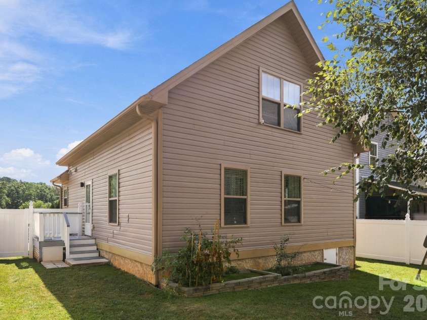 11 Yarrow Meadow Road, Weaverville, NC 28787.  MLS# CAR4427003, YatesRealty ID 52269. 