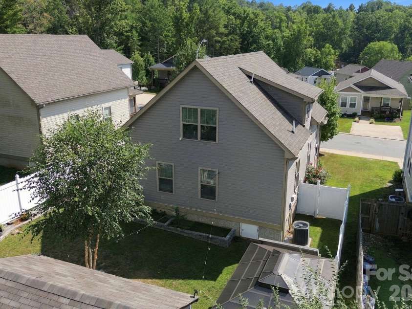 11 Yarrow Meadow Road, Weaverville, NC 28787.  MLS# CAR4427003, YatesRealty ID 52269. 