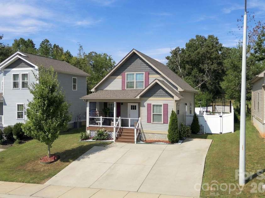 11 Yarrow Meadow Road, Weaverville, NC 28787.  MLS# CAR4427003, YatesRealty ID 52269. 