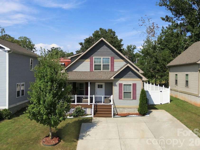11 Yarrow Meadow Road, Weaverville, NC 28787.  MLS# CAR4427003, YatesRealty ID 52269. 
