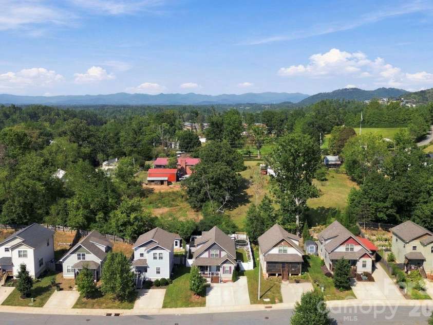 11 Yarrow Meadow Road, Weaverville, NC 28787.  MLS# CAR4427003, YatesRealty ID 52269. 