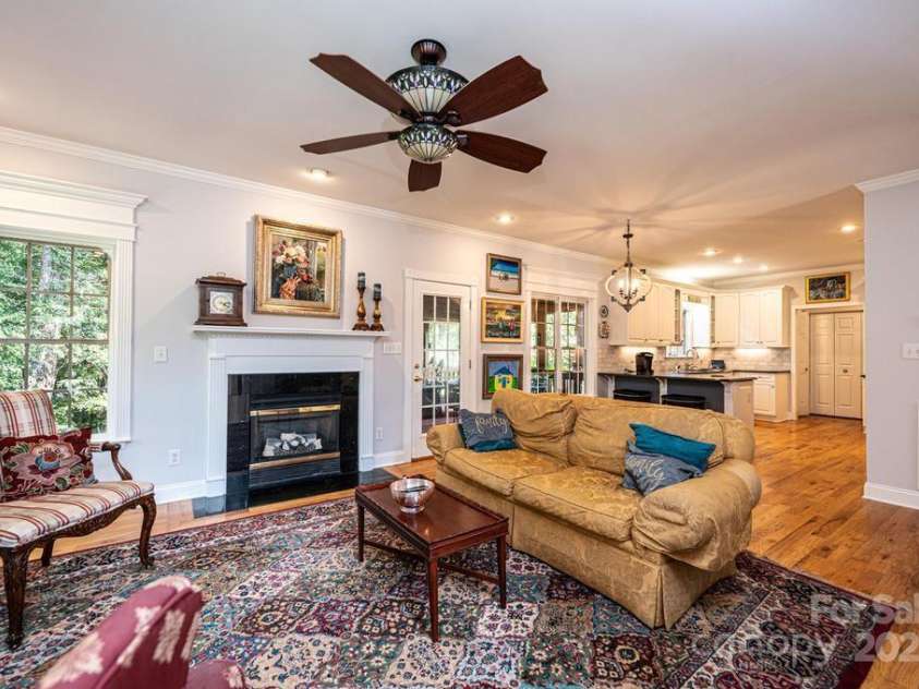 2594 Knoll Ridge Court, Hickory, NC 28602.  MLS# CAR4177398, YatesRealty ID 5227. 