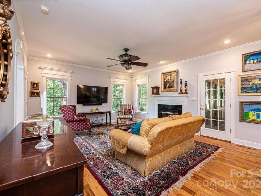 2594 Knoll Ridge Court, Hickory, NC 28602.  MLS# CAR4177398, YatesRealty ID 5227. 