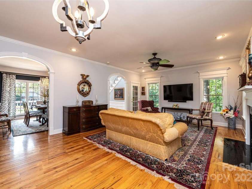 2594 Knoll Ridge Court, Hickory, NC 28602.  MLS# CAR4177398, YatesRealty ID 5227. 