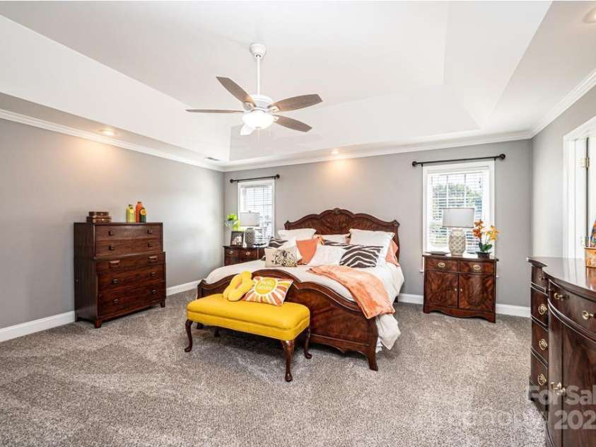 2594 Knoll Ridge Court, Hickory, NC 28602.  MLS# CAR4177398, YatesRealty ID 5227. 