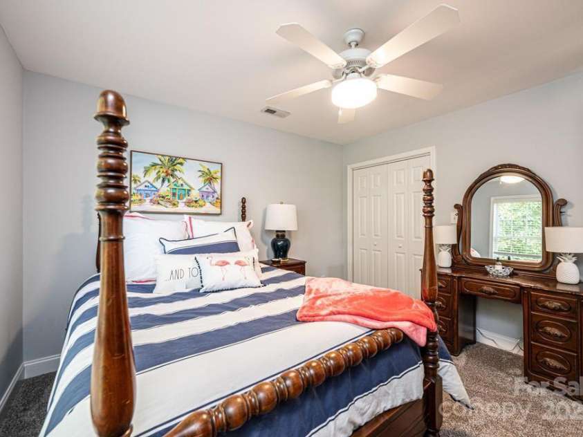 2594 Knoll Ridge Court, Hickory, NC 28602.  MLS# CAR4177398, YatesRealty ID 5227. 