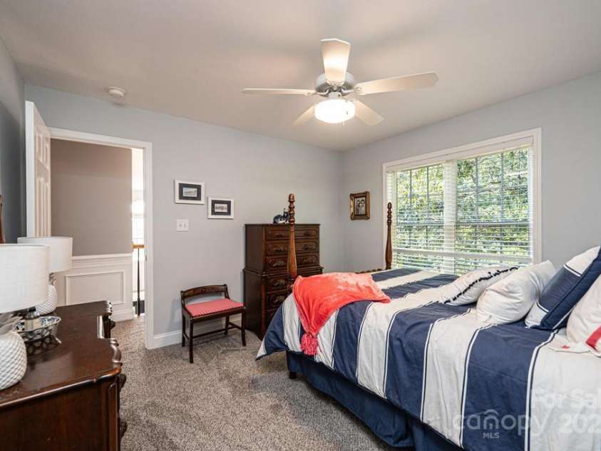 2594 Knoll Ridge Court, Hickory, NC 28602.  MLS# CAR4177398, YatesRealty ID 5227. 