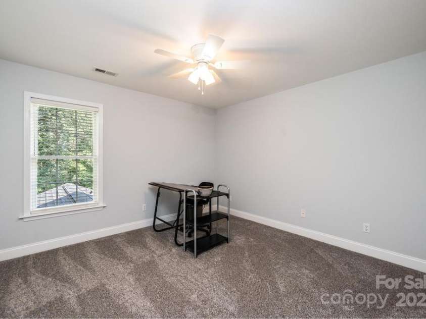 2594 Knoll Ridge Court, Hickory, NC 28602.  MLS# CAR4177398, YatesRealty ID 5227. 