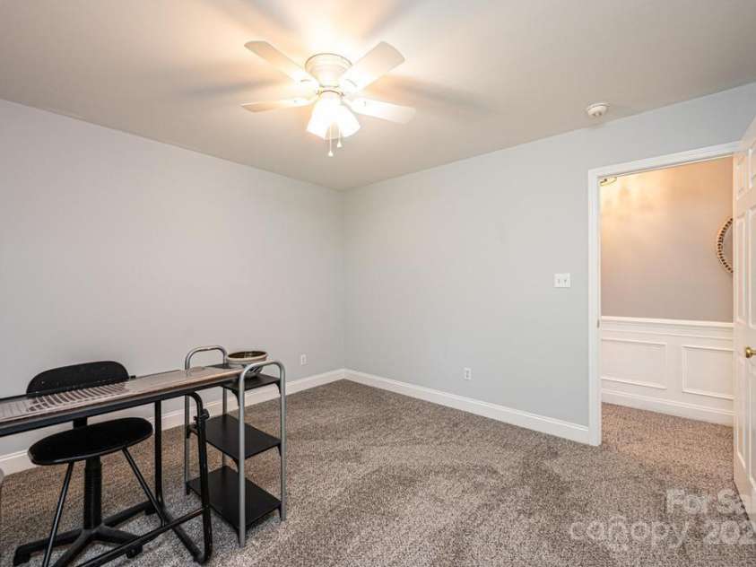 2594 Knoll Ridge Court, Hickory, NC 28602.  MLS# CAR4177398, YatesRealty ID 5227. 