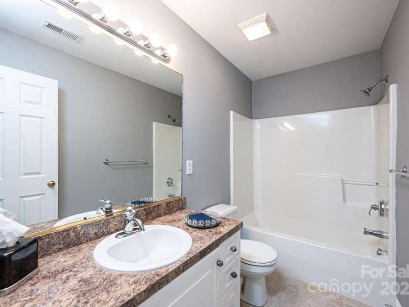 2594 Knoll Ridge Court, Hickory, NC 28602.  MLS# CAR4177398, YatesRealty ID 5227. 