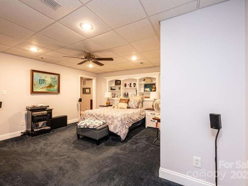 2594 Knoll Ridge Court, Hickory, NC 28602.  MLS# CAR4177398, YatesRealty ID 5227. 