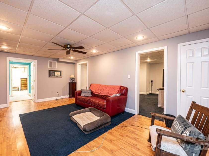 2594 Knoll Ridge Court, Hickory, NC 28602.  MLS# CAR4177398, YatesRealty ID 5227. 