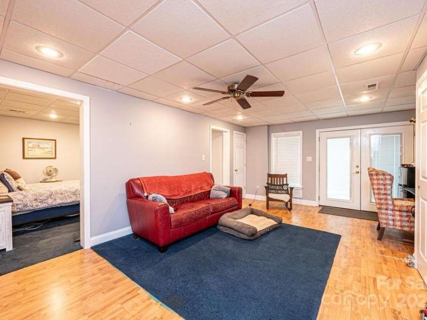 2594 Knoll Ridge Court, Hickory, NC 28602.  MLS# CAR4177398, YatesRealty ID 5227. 